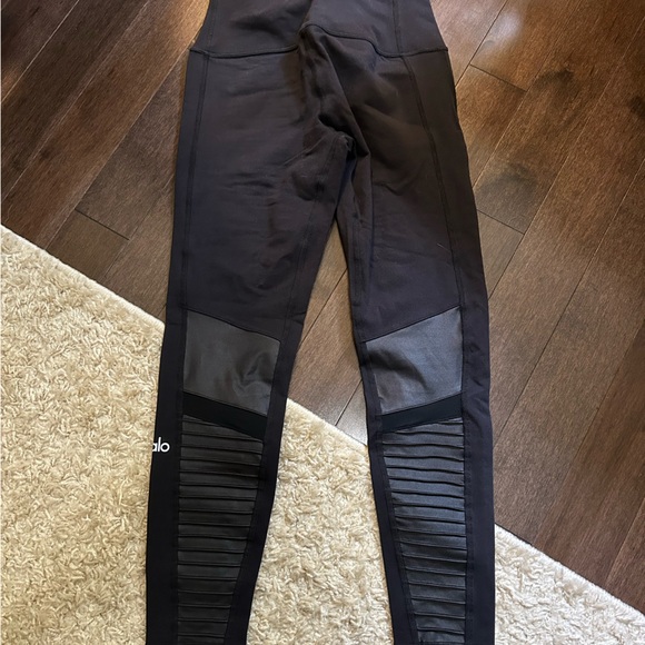 ALO Moto Legging - Picture 3 of 4